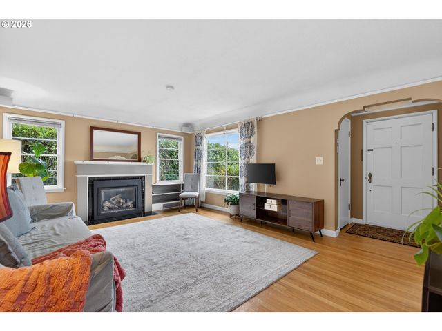 222 Se 62ND Ave, Portland, OR 97215