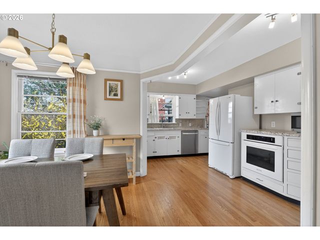 222 Se 62ND Ave, Portland, OR 97215