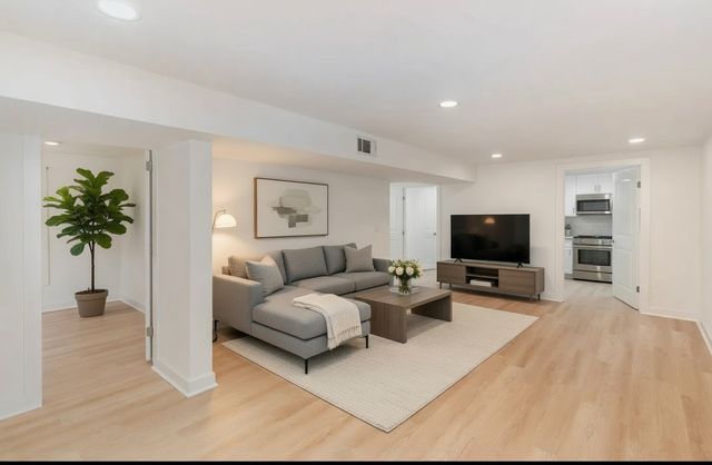 2722 Mossdale Dr, Nashville, TN 37217