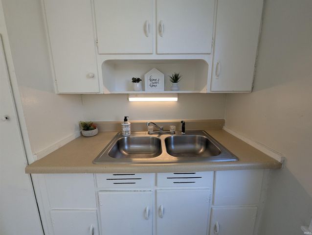 801 McKinnie Avenue, Fort Wayne, IN 46806