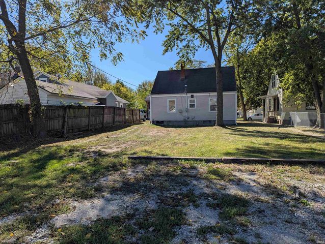 801 McKinnie Avenue, Fort Wayne, IN 46806