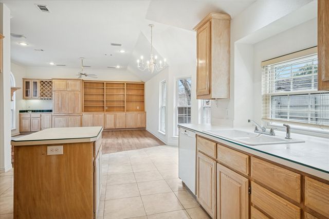 3200 Oakdale Drive, Hurst, TX 76054