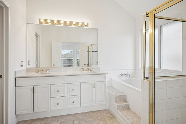 3200 Oakdale Drive, Hurst, TX 76054