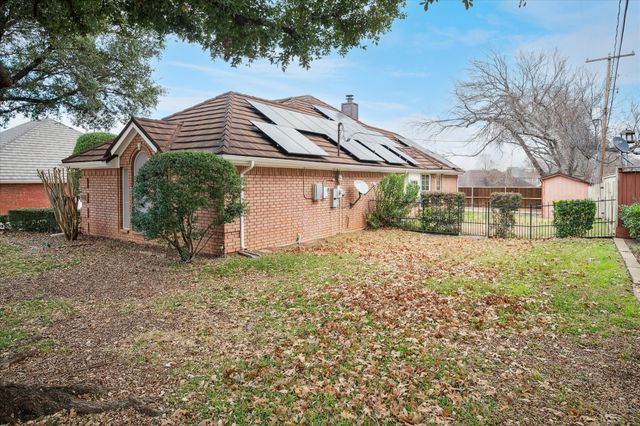 3200 Oakdale Drive, Hurst, TX 76054