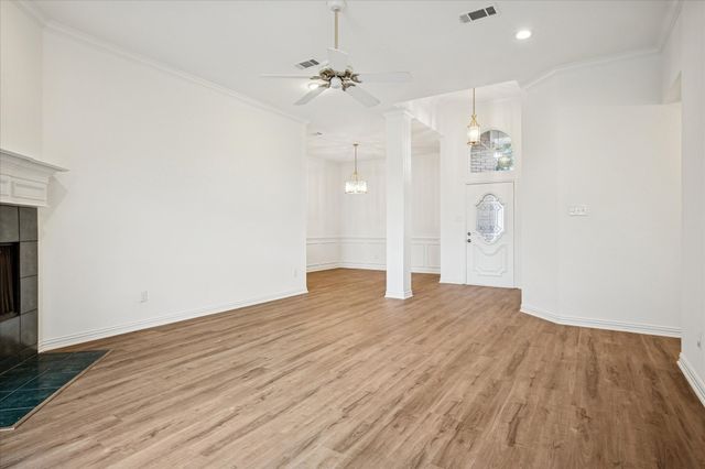 3200 Oakdale Drive, Hurst, TX 76054