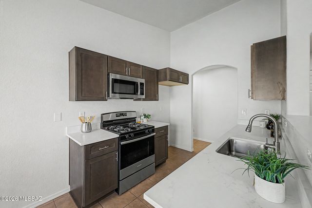 7511 S Brackenbury Drive, Tucson, AZ 85746
