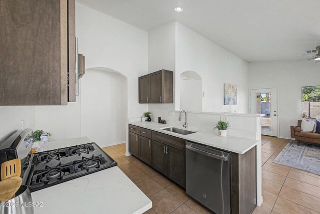 7511 S Brackenbury Drive, Tucson, AZ 85746