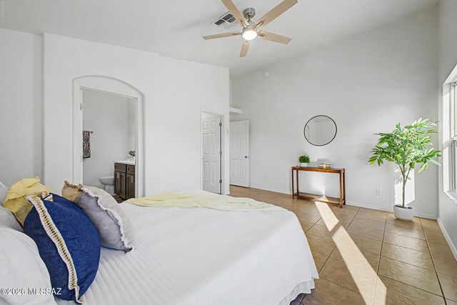 7511 S Brackenbury Drive, Tucson, AZ 85746