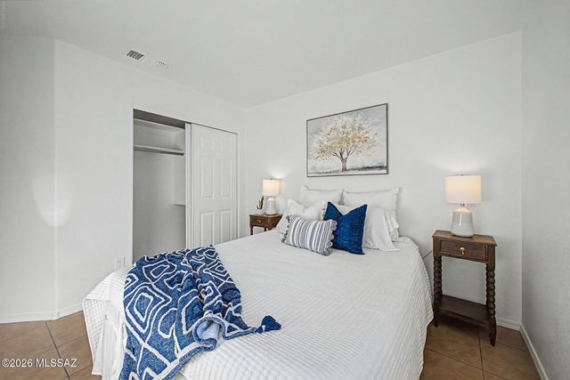 7511 S Brackenbury Drive, Tucson, AZ 85746