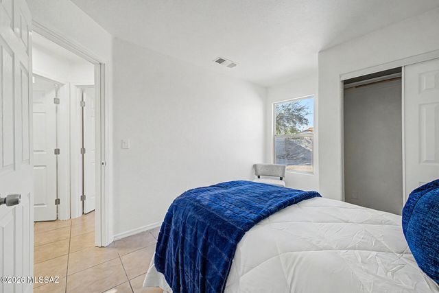 7511 S Brackenbury Drive, Tucson, AZ 85746