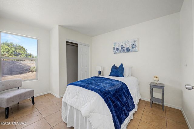 7511 S Brackenbury Drive, Tucson, AZ 85746