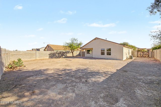7511 S Brackenbury Drive, Tucson, AZ 85746