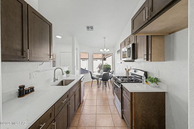 7511 S Brackenbury Drive, Tucson, AZ 85746