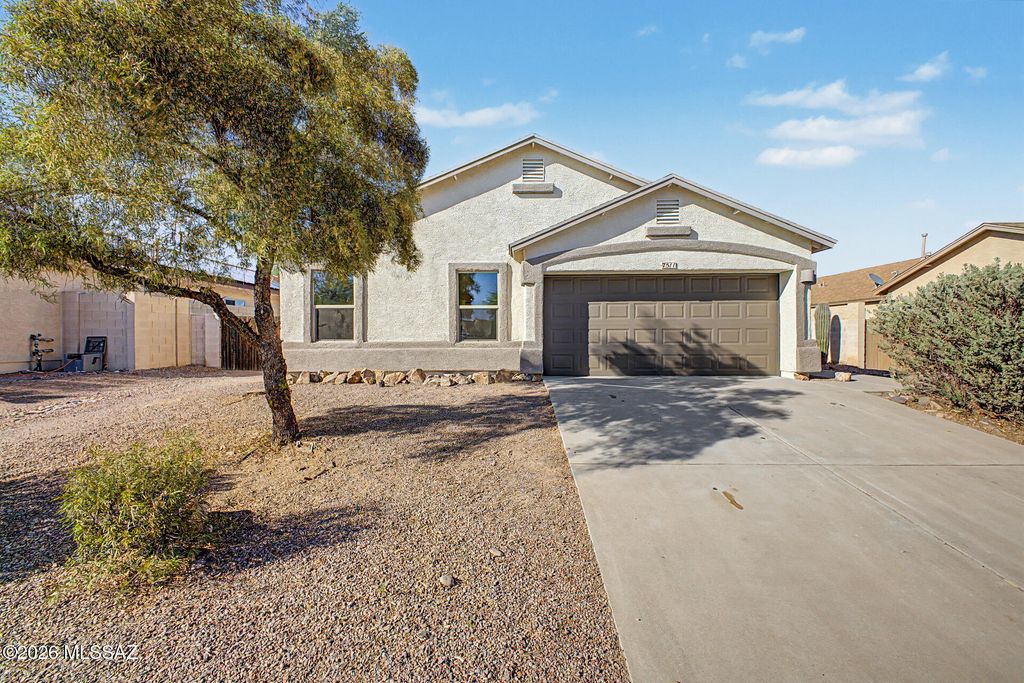 7511 S Brackenbury Drive, Tucson, AZ 85746