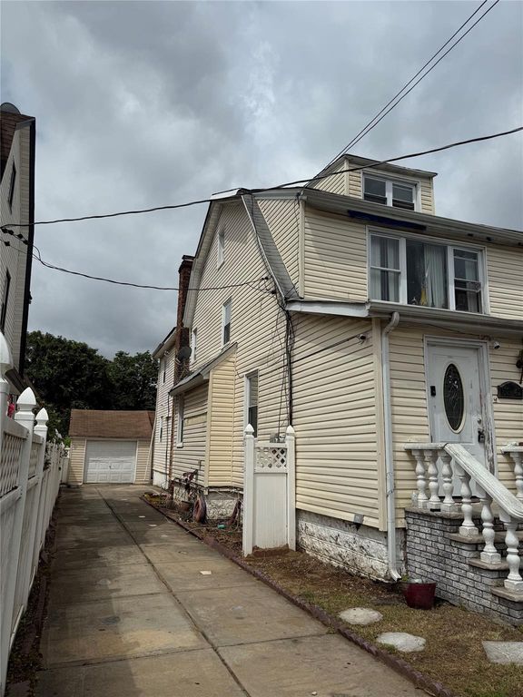 11942 189th Street, Saint Albans, NY 11412