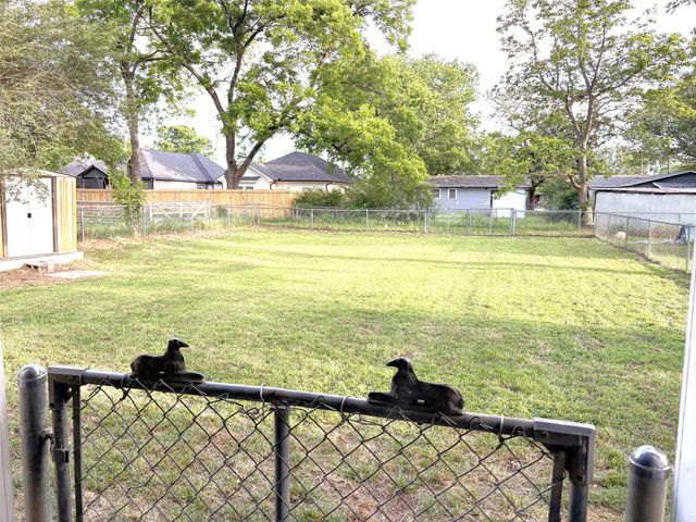 1032 W Florence Street, Denison, TX 75020