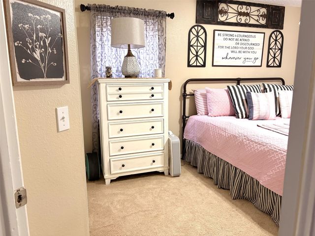 1032 W Florence Street, Denison, TX 75020