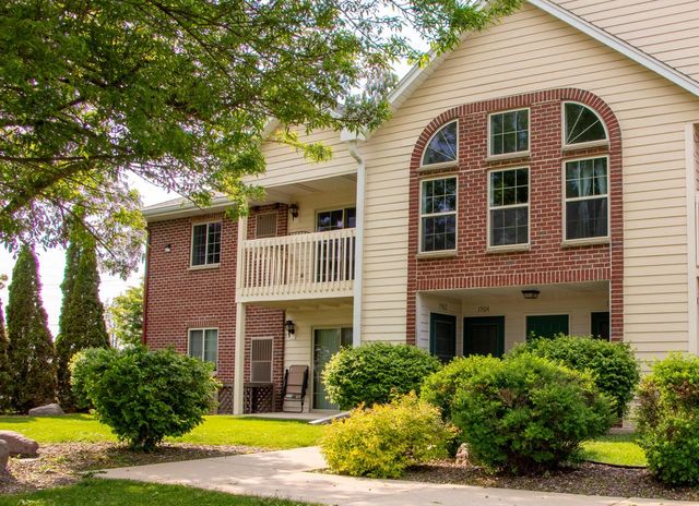 1904 Parknoll LANE, Port Washington, WI 53074