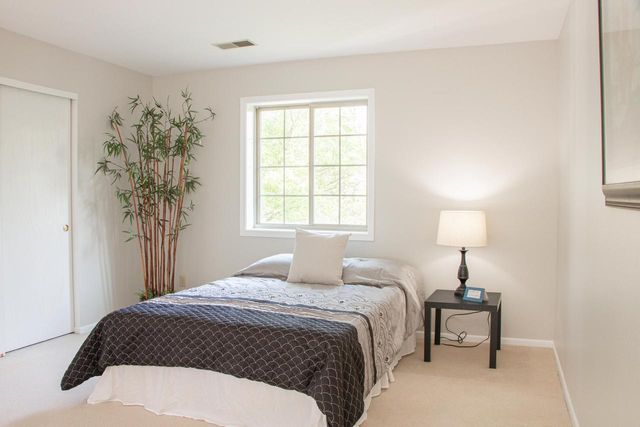 1904 Parknoll LANE, Port Washington, WI 53074
