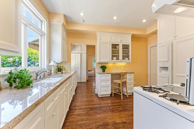 704 S Oakland Avenue, Pasadena, CA 91106