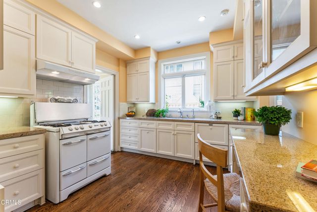 704 S Oakland Avenue, Pasadena, CA 91106
