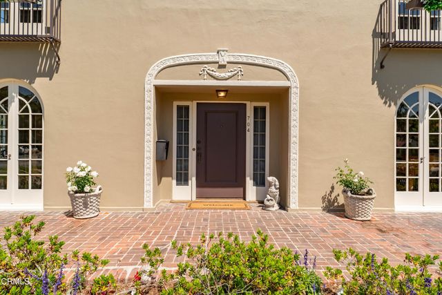 704 S Oakland Avenue, Pasadena, CA 91106