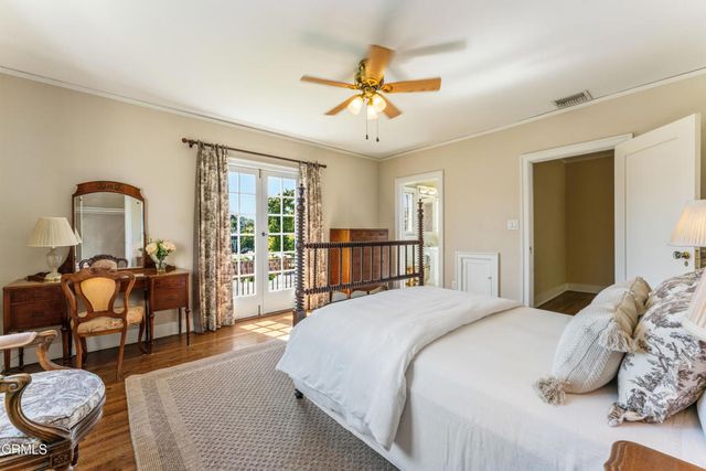 704 S Oakland Avenue, Pasadena, CA 91106
