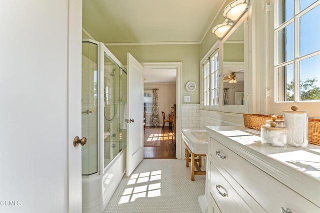 704 S Oakland Avenue, Pasadena, CA 91106