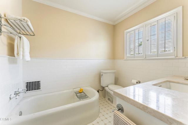 704 S Oakland Avenue, Pasadena, CA 91106