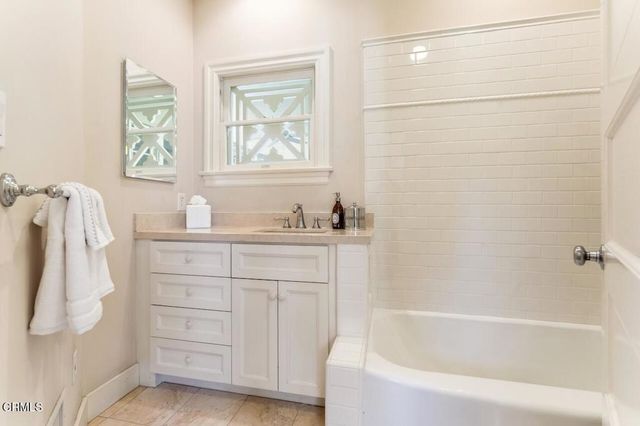 704 S Oakland Avenue, Pasadena, CA 91106