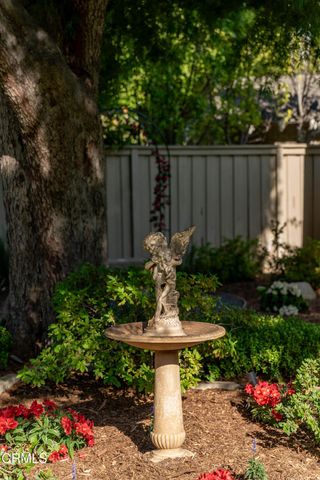 704 S Oakland Avenue, Pasadena, CA 91106