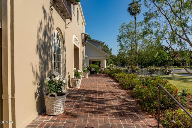 704 S Oakland Avenue, Pasadena, CA 91106