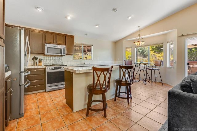 2020 N Nutmeg, Escondido, CA 92026