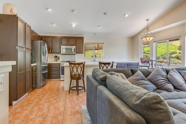 2020 N Nutmeg, Escondido, CA 92026