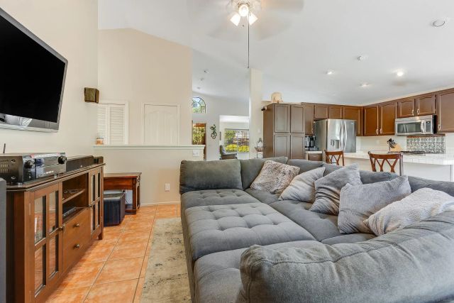 2020 N Nutmeg, Escondido, CA 92026
