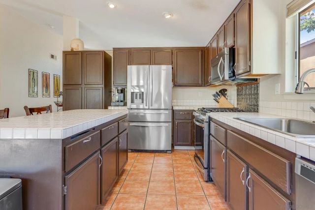 2020 N Nutmeg, Escondido, CA 92026