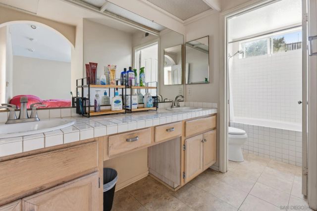 2020 N Nutmeg, Escondido, CA 92026