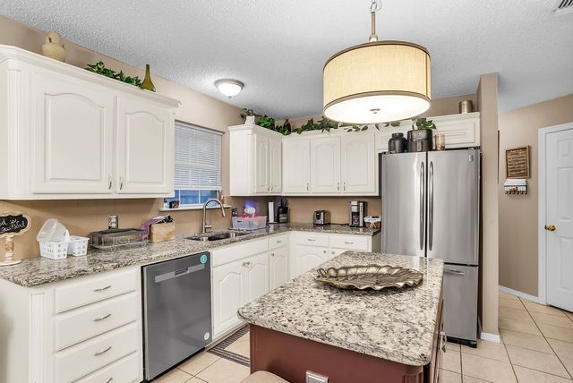 412 Glenbrook Drive, Kennedale, TX 76060