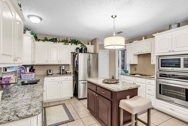 412 Glenbrook Drive, Kennedale, TX 76060
