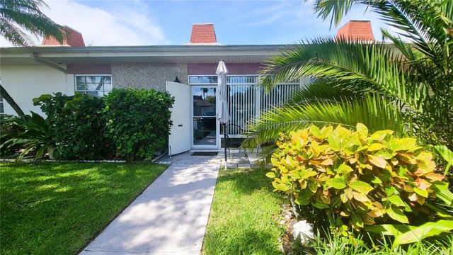 4318 TAHITIAN GARDENS CIRCLE B, Holiday, FL 34691