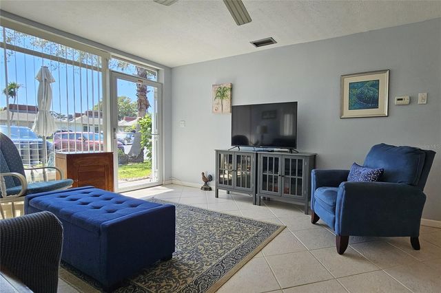 4318 TAHITIAN GARDENS CIRCLE B, Holiday, FL 34691