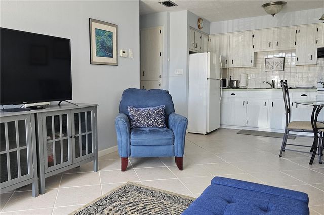 4318 TAHITIAN GARDENS CIRCLE B, Holiday, FL 34691