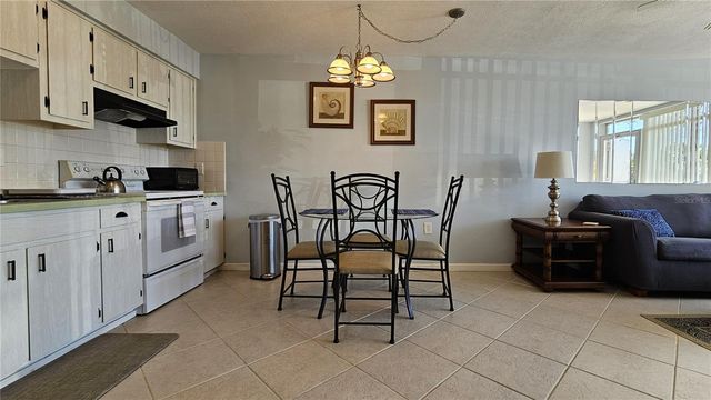 4318 TAHITIAN GARDENS CIRCLE B, Holiday, FL 34691