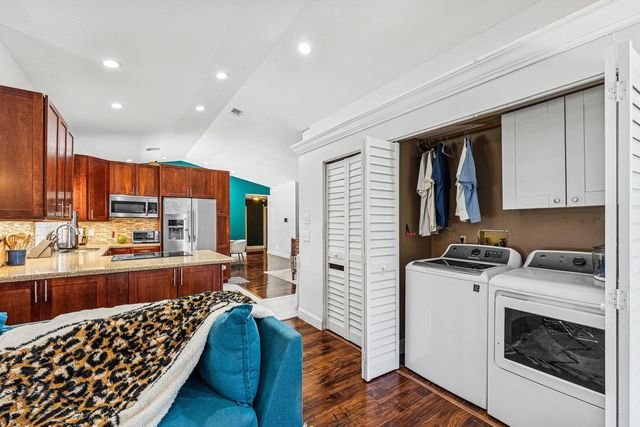 838 NW 9th Way, Boynton Beach, FL 33426