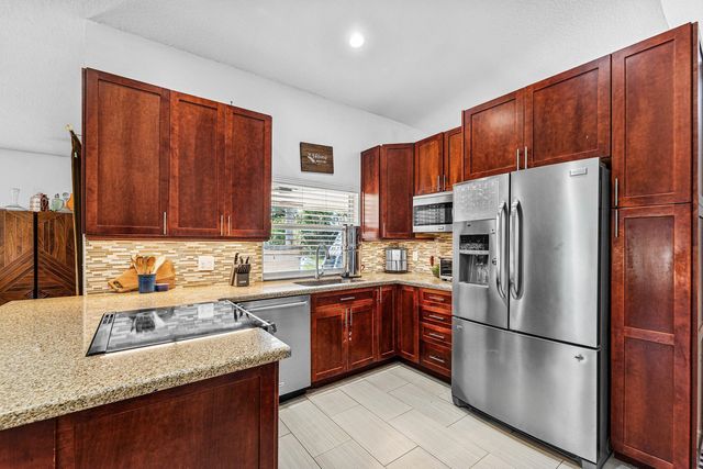 838 NW 9th Way, Boynton Beach, FL 33426