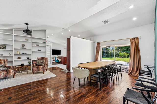 838 NW 9th Way, Boynton Beach, FL 33426