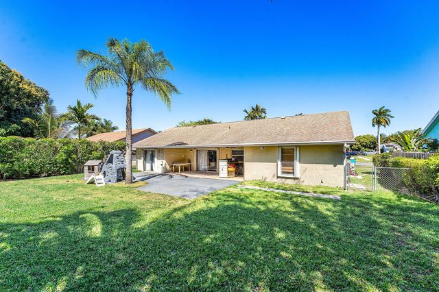 838 NW 9th Way, Boynton Beach, FL 33426