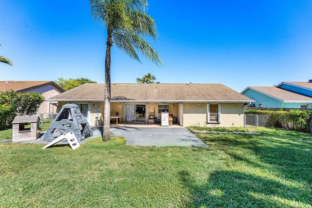 838 NW 9th Way, Boynton Beach, FL 33426