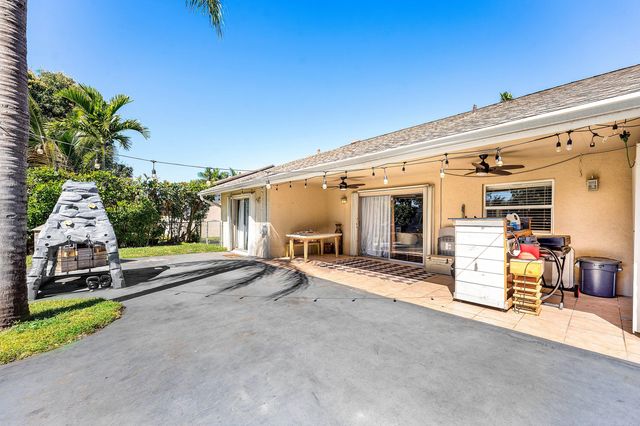 838 NW 9th Way, Boynton Beach, FL 33426