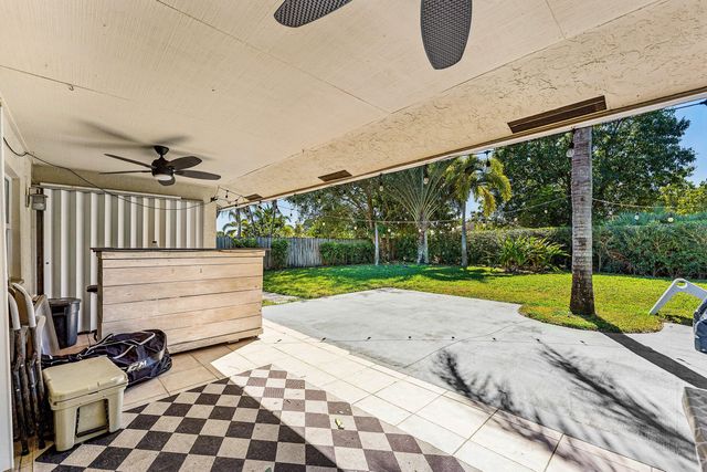 838 NW 9th Way, Boynton Beach, FL 33426